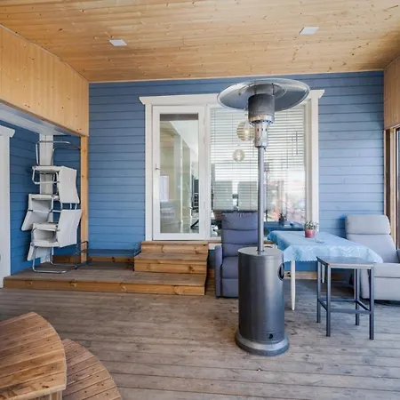 3 Bedrooms House With Big Hot Tube. Турку