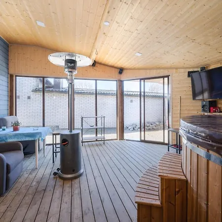 3 Bedrooms House With Big Hot Tube. Вилла *