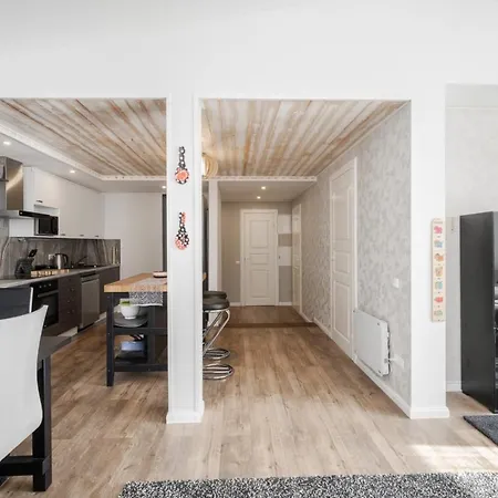 3 Bedrooms House With Big Hot Tube. Турку