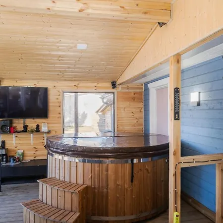 3 Bedrooms House With Big Hot Tube. *